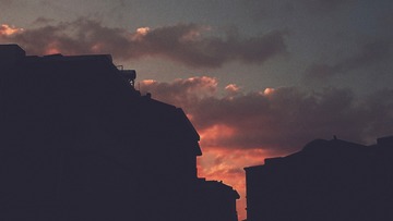 1885529