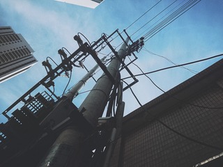 1695528