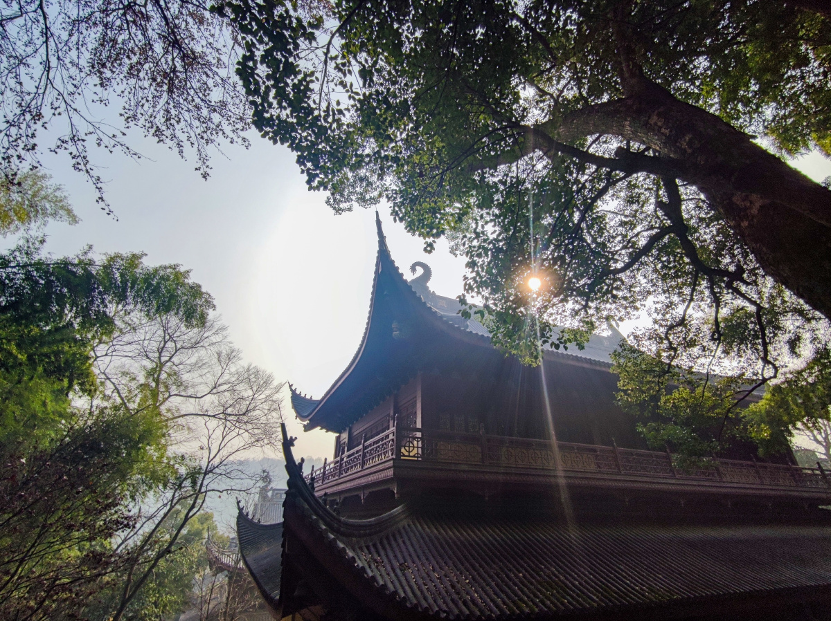 灵隐寺的明光