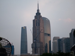 2476139