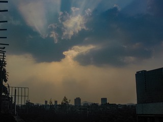 2569351