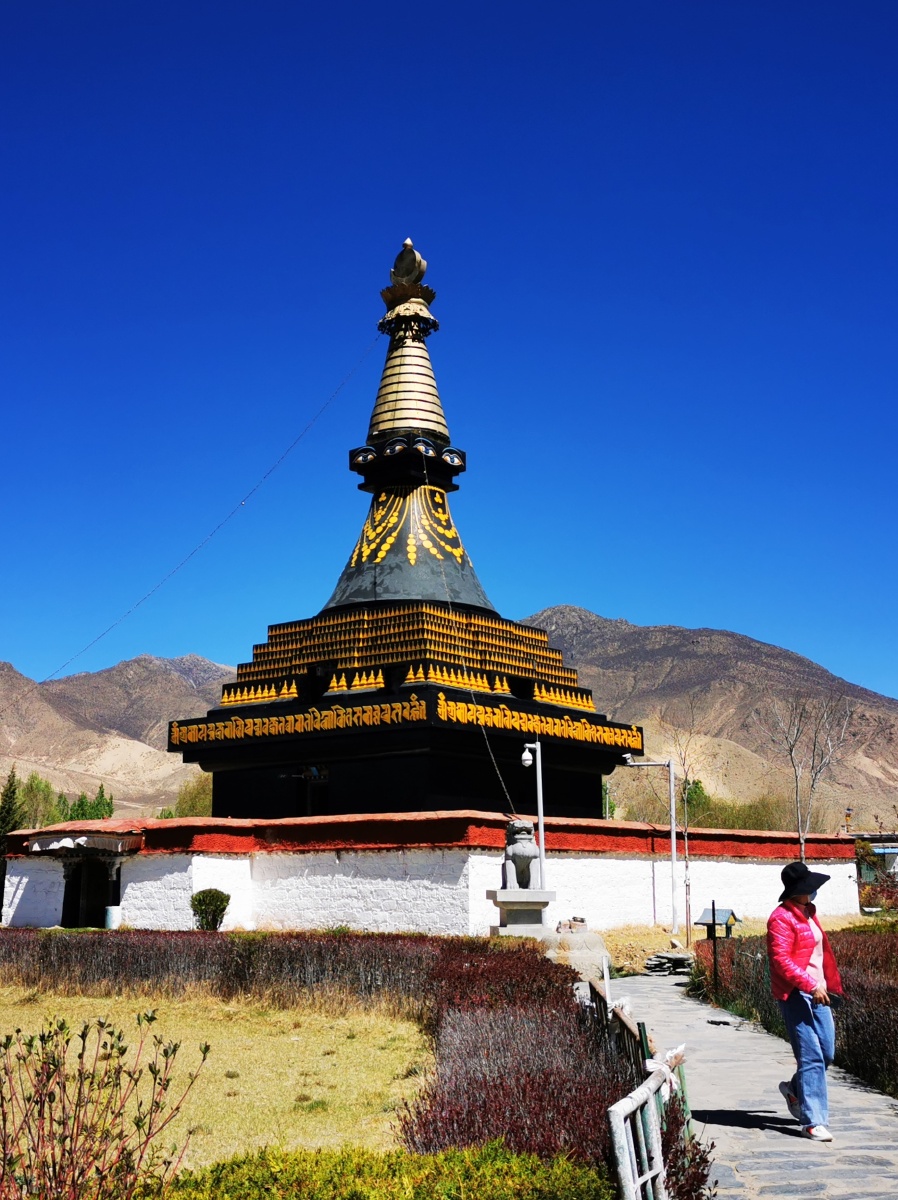 桑耶寺:又名存想寺,无边寺,位于西藏自治区山南地区的扎囊县桑耶镇