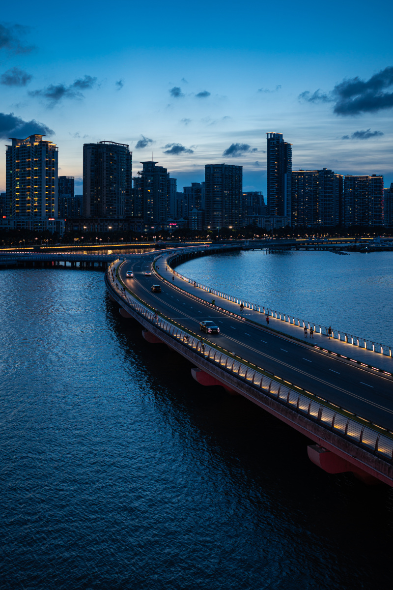 珠海最美海上公路新月桥链接日月贝