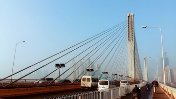 630704