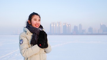 DSCF5829泰妹戏雪