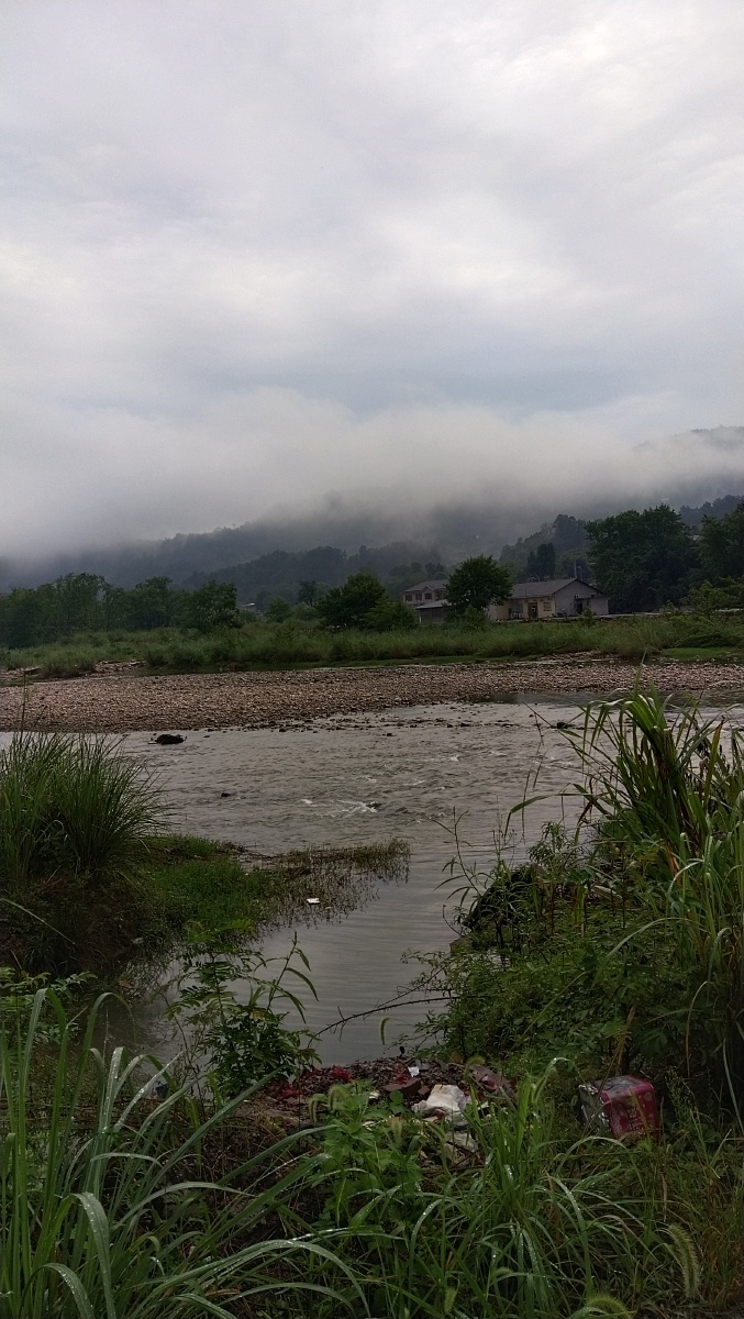 雨后乡村的秋景