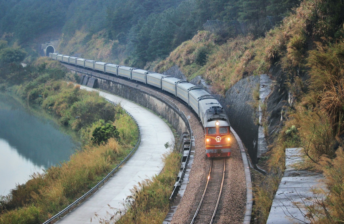 松口站,洞特8368次接近 - 梅坎铁路 - 图虫