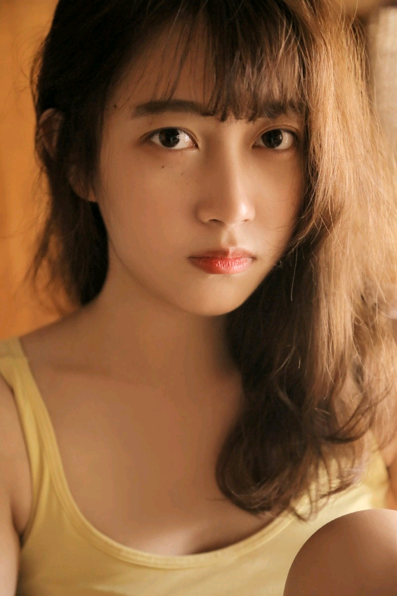 冰美人御姐室内吃泡面素人养眼可爱软妹