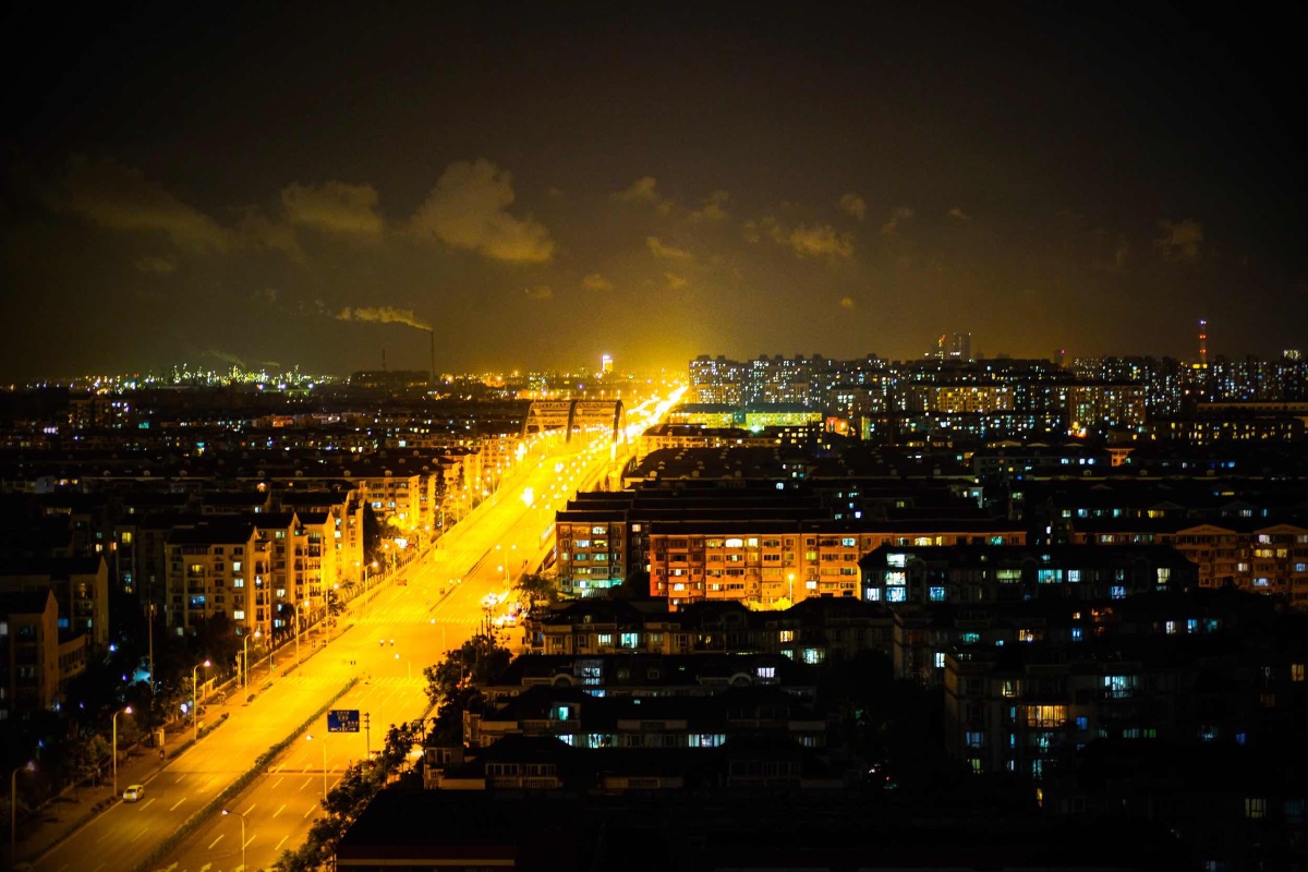 灯火阑珊孤独城市