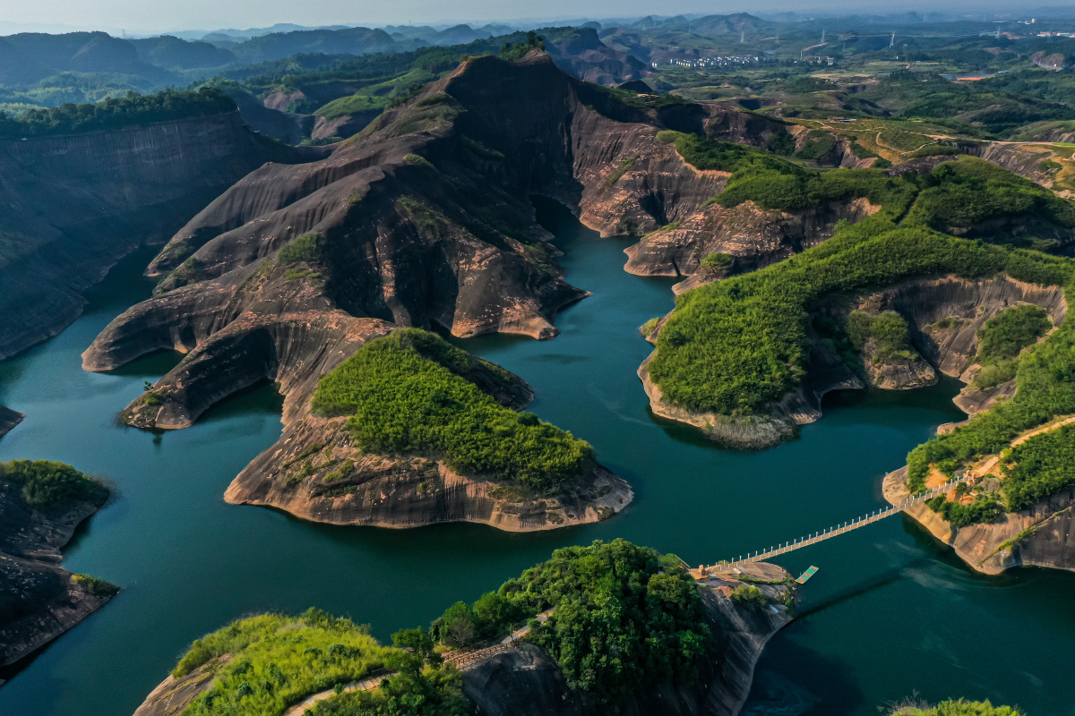 航拍湖南郴州高椅岭丹霞地貌风光
