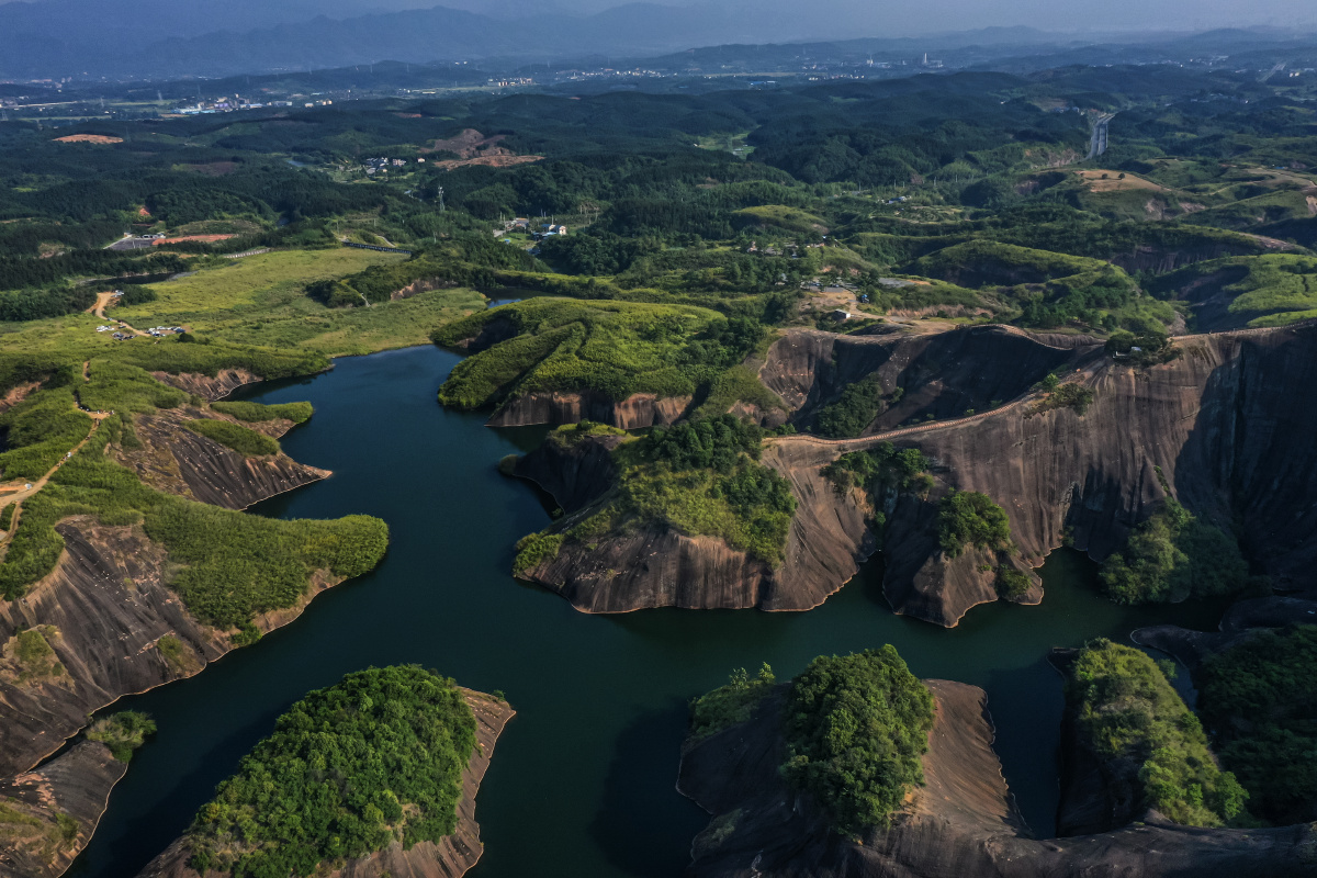 航拍湖南郴州高椅岭丹霞地貌风光