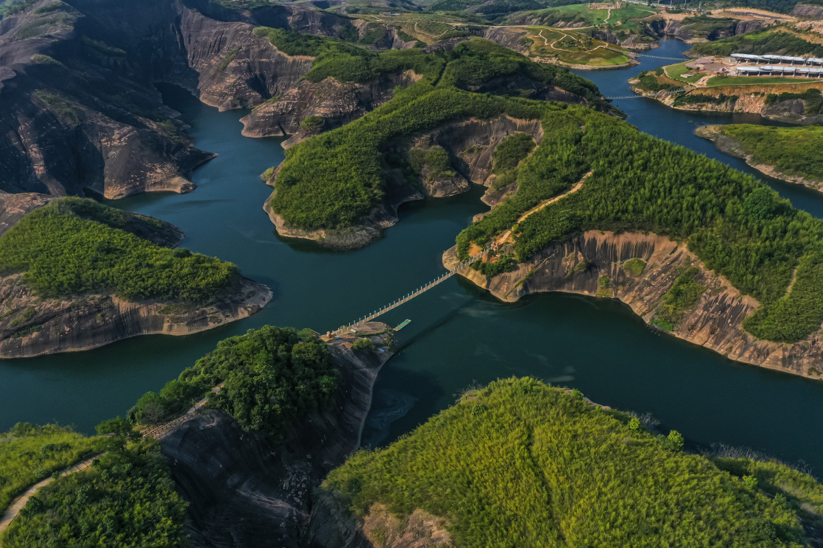 航拍湖南郴州高椅岭丹霞地貌风光
