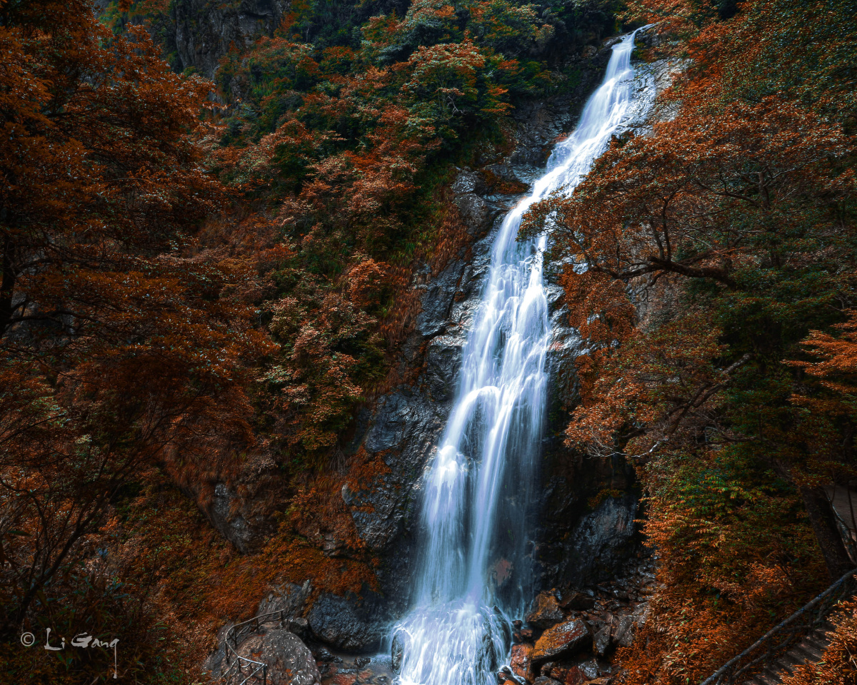 秋天神龙瀑布