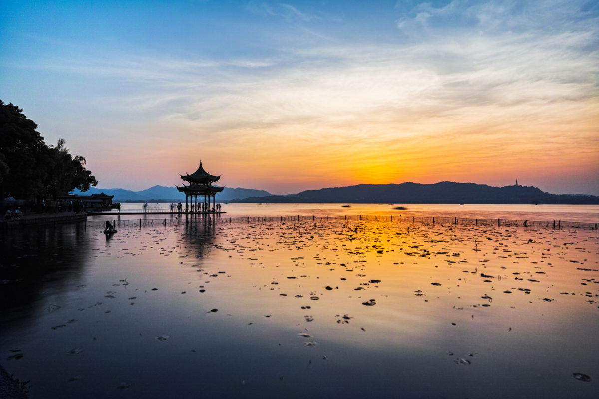 西湖集贤亭的傍晚