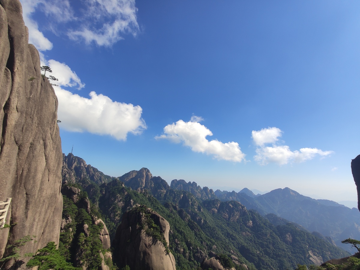 蓝天白云之黄山