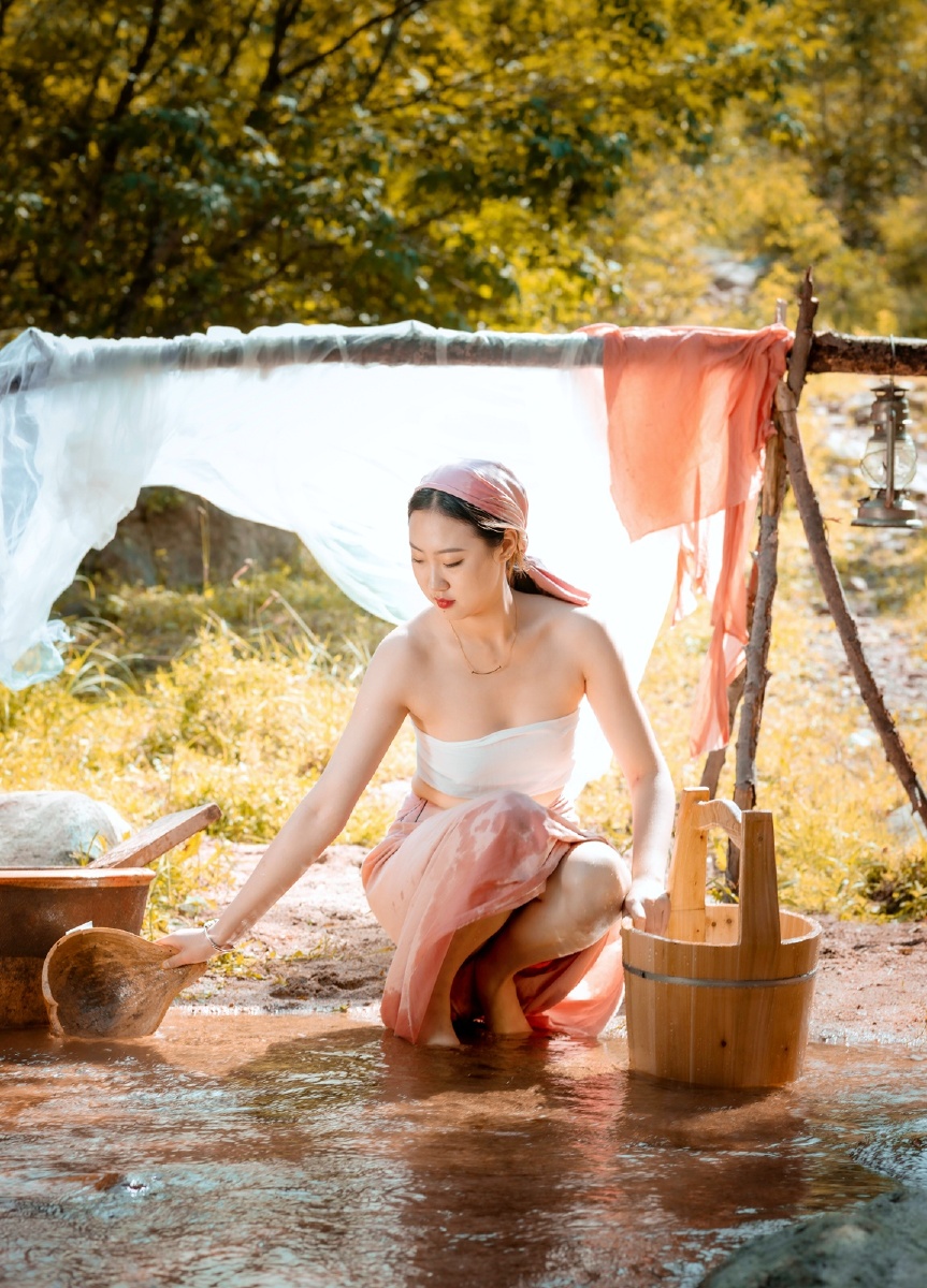 浣纱摄于辽宁朝阳倾国倾城浣纱女薄面红衣蝉如翼棒杵轻举唱小曲鱼儿见