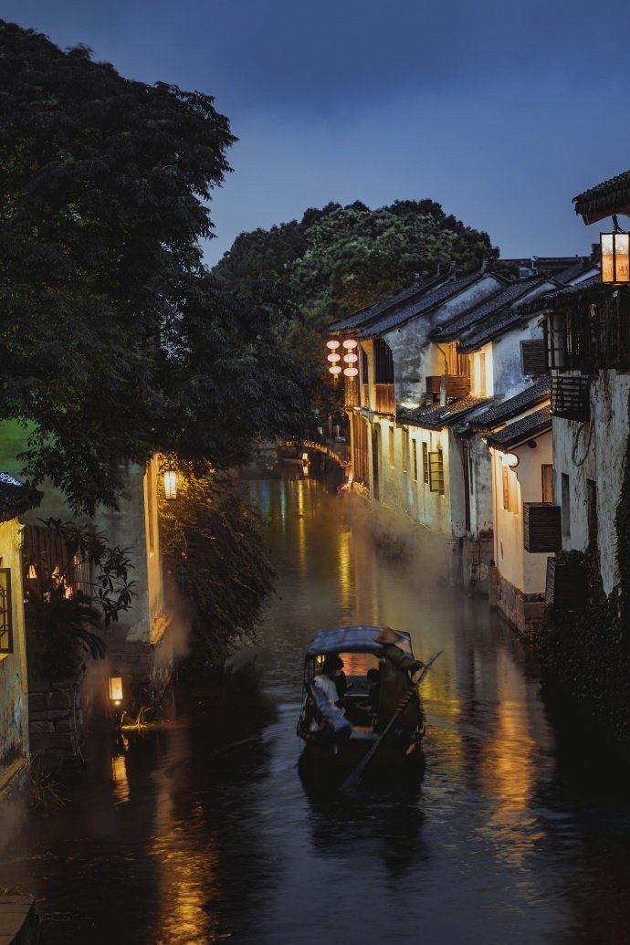 烟雨蒙蒙多少楼台烟雨中