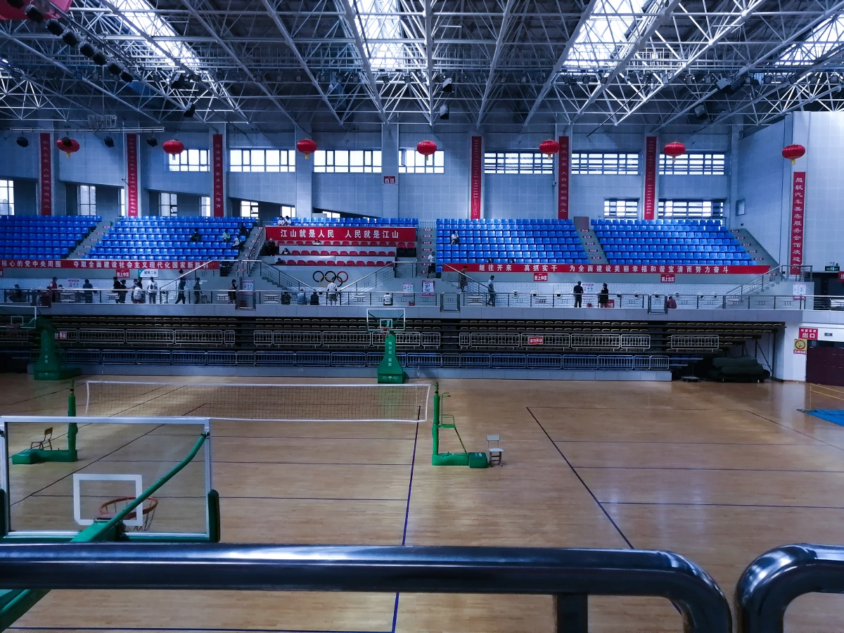 响应号召也为了自己的健康安全去体育馆打疫苗东北加油