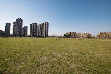 372953