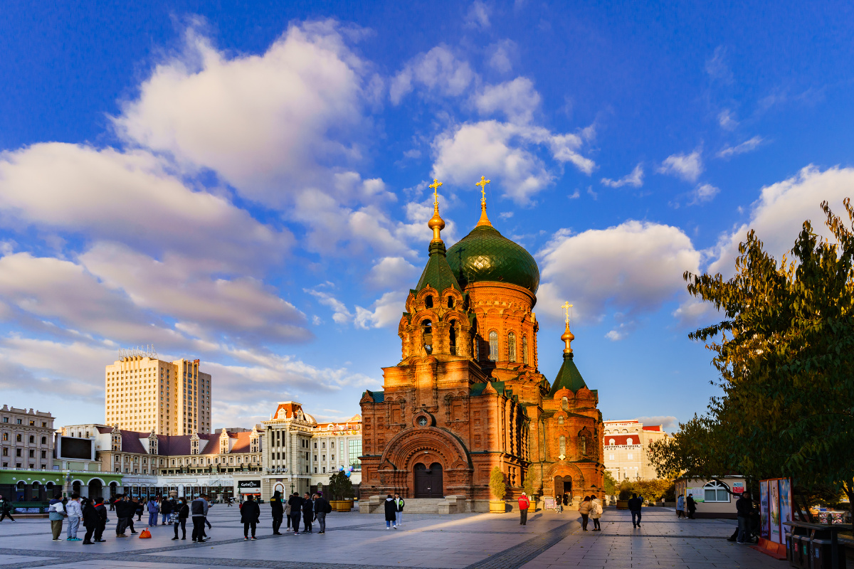 哈尔滨旅游必打卡地圣索菲娅大教堂天气不错可惜去晚了已经开始日落