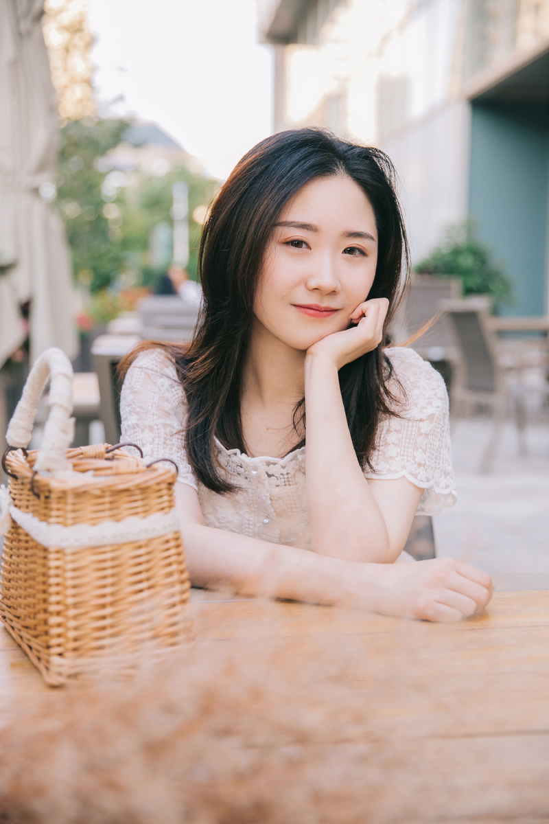 想不到甜甜的话,那就先来一个甜甜的我