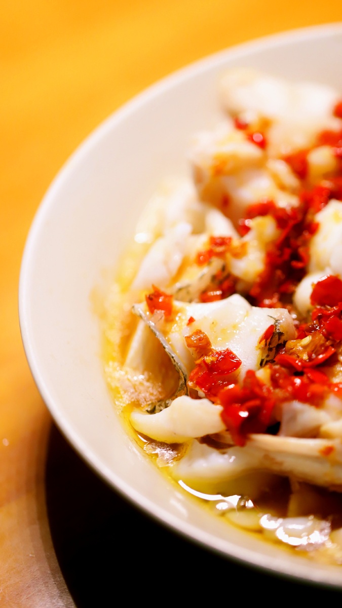 小日烟火剁椒鱼片闺女的爱去骨片鱼都是技术活所以你说这道菜下了多少