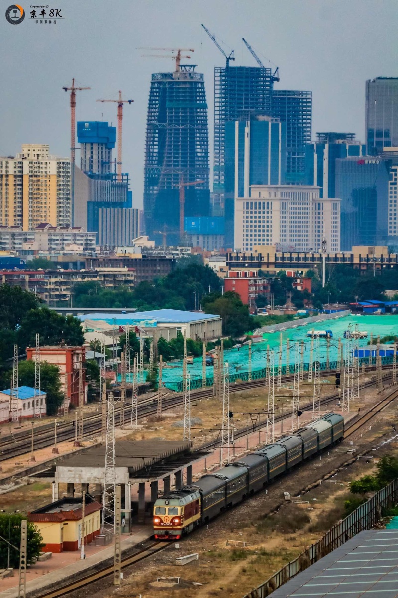 "客车6451次,丰台站四道通过去南信号站方向"