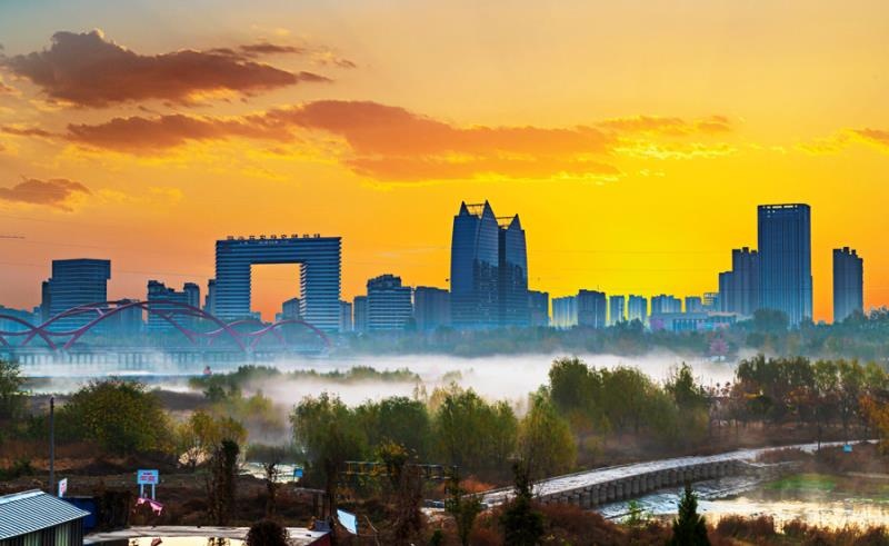 城市风景线鹤壁市坐落在豫北太行山东麓淇水之滨是易经的发祥地是