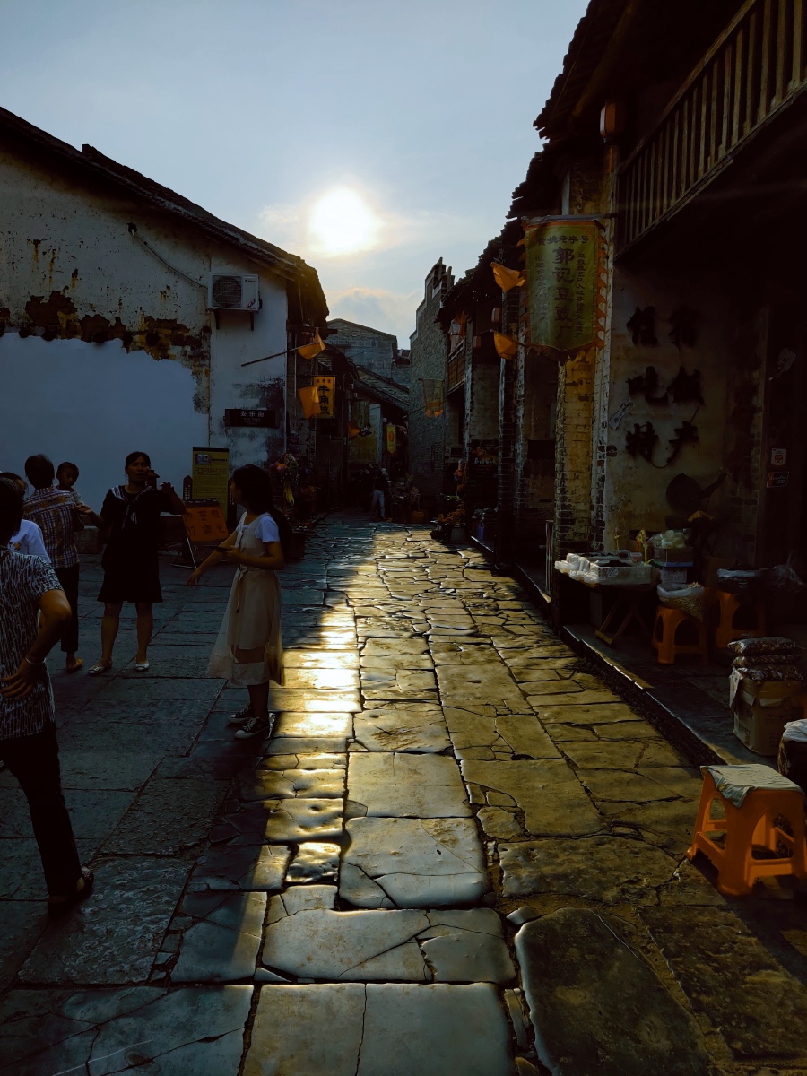 青石板古巷风景夕阳