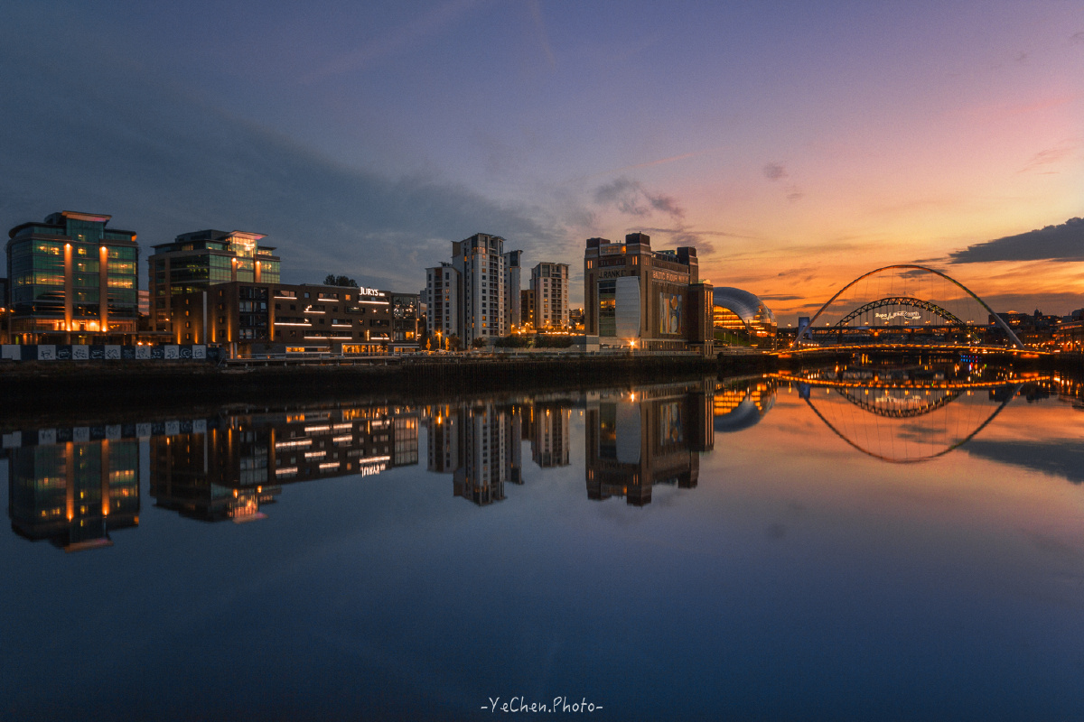 楼台倒影入池塘