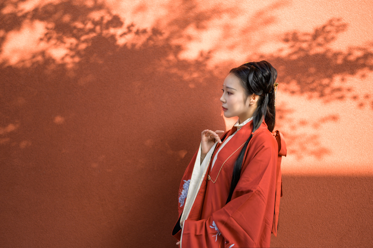 广富林红墙人像出镜沈娇娇