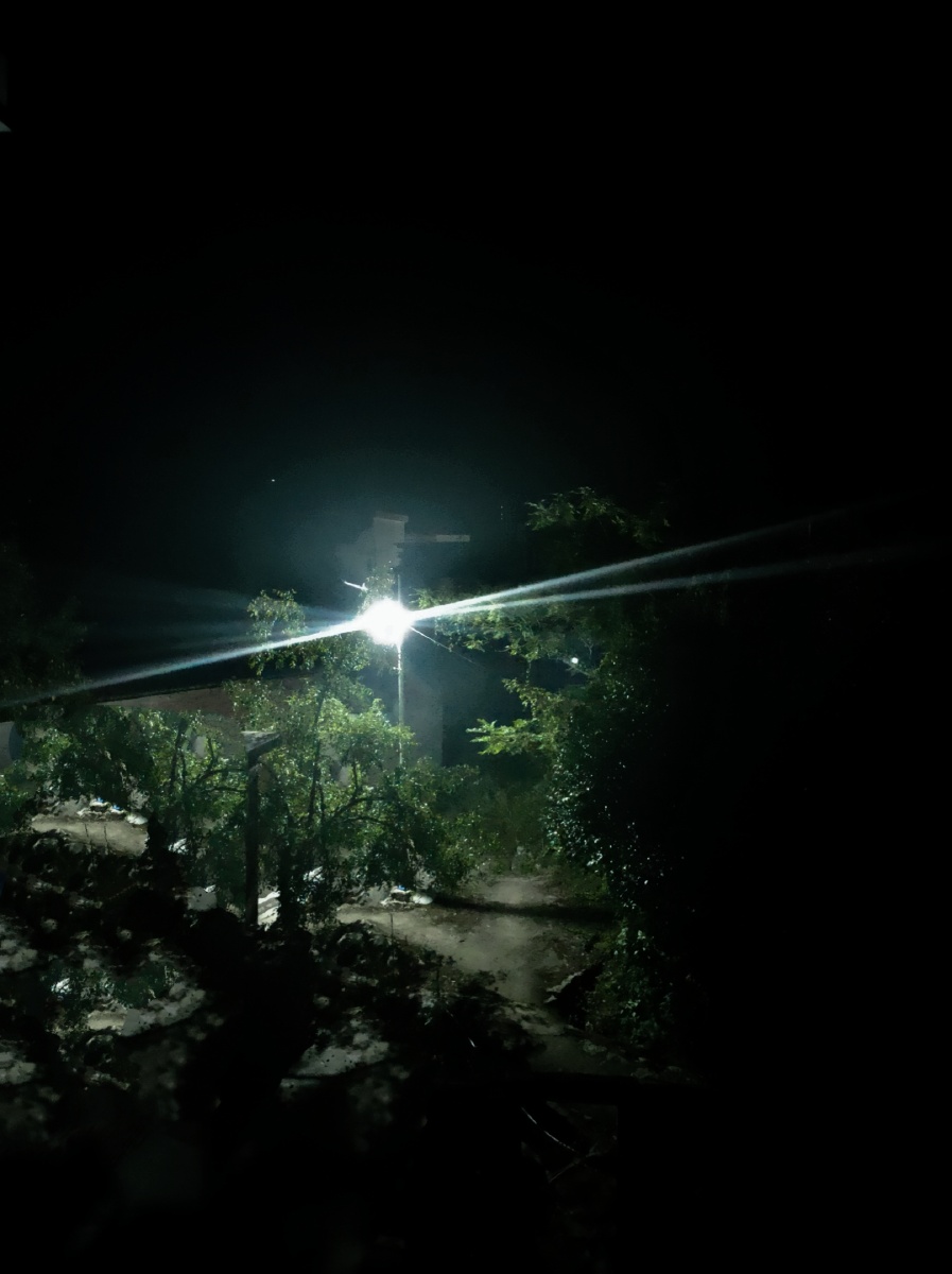 留一盏灯等待夜归的人