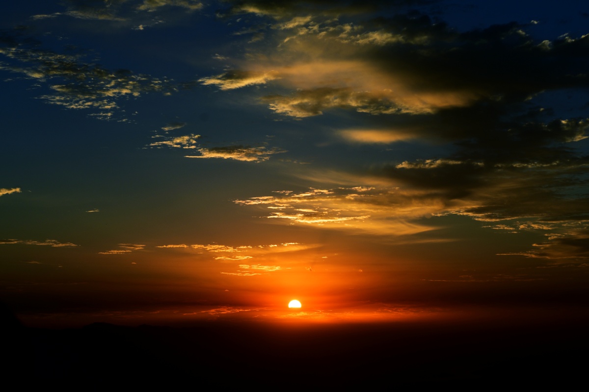 华山东峰观日台的日出(三个阶段)