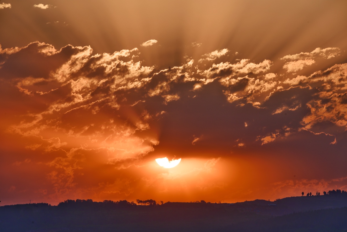 日出是最美的是新的一天的开始也象征着希望是对未来美好生活的寄托和