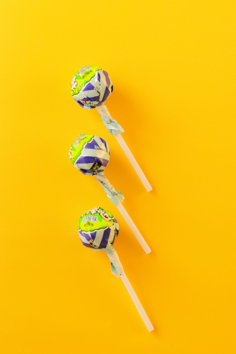 吃一颗棒棒糖空气都变得甜丝丝的