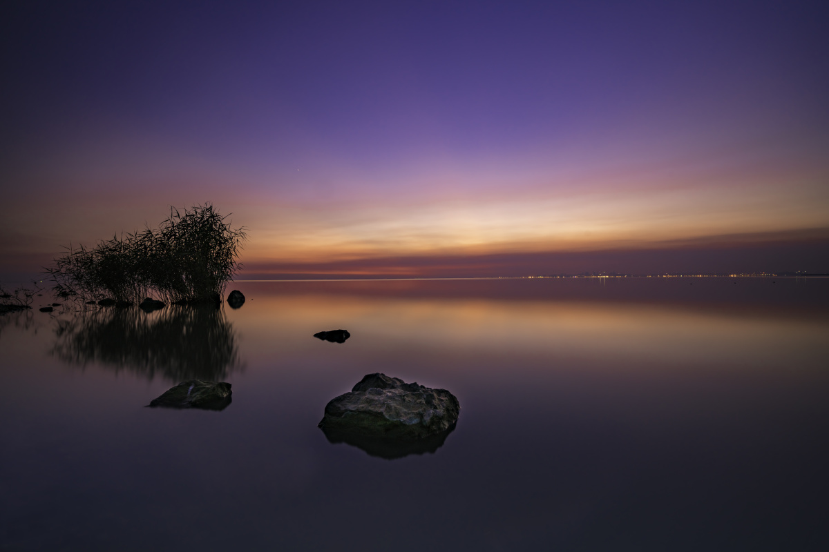 红石咀已经被拍婚纱的包场了,全是拍婚纱照的,都不好意思在