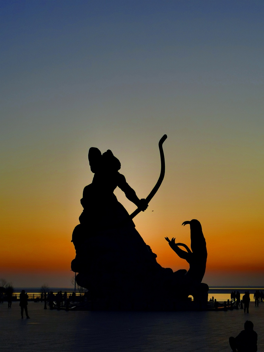 岳阳市 - 后羿射巴蛇雕像