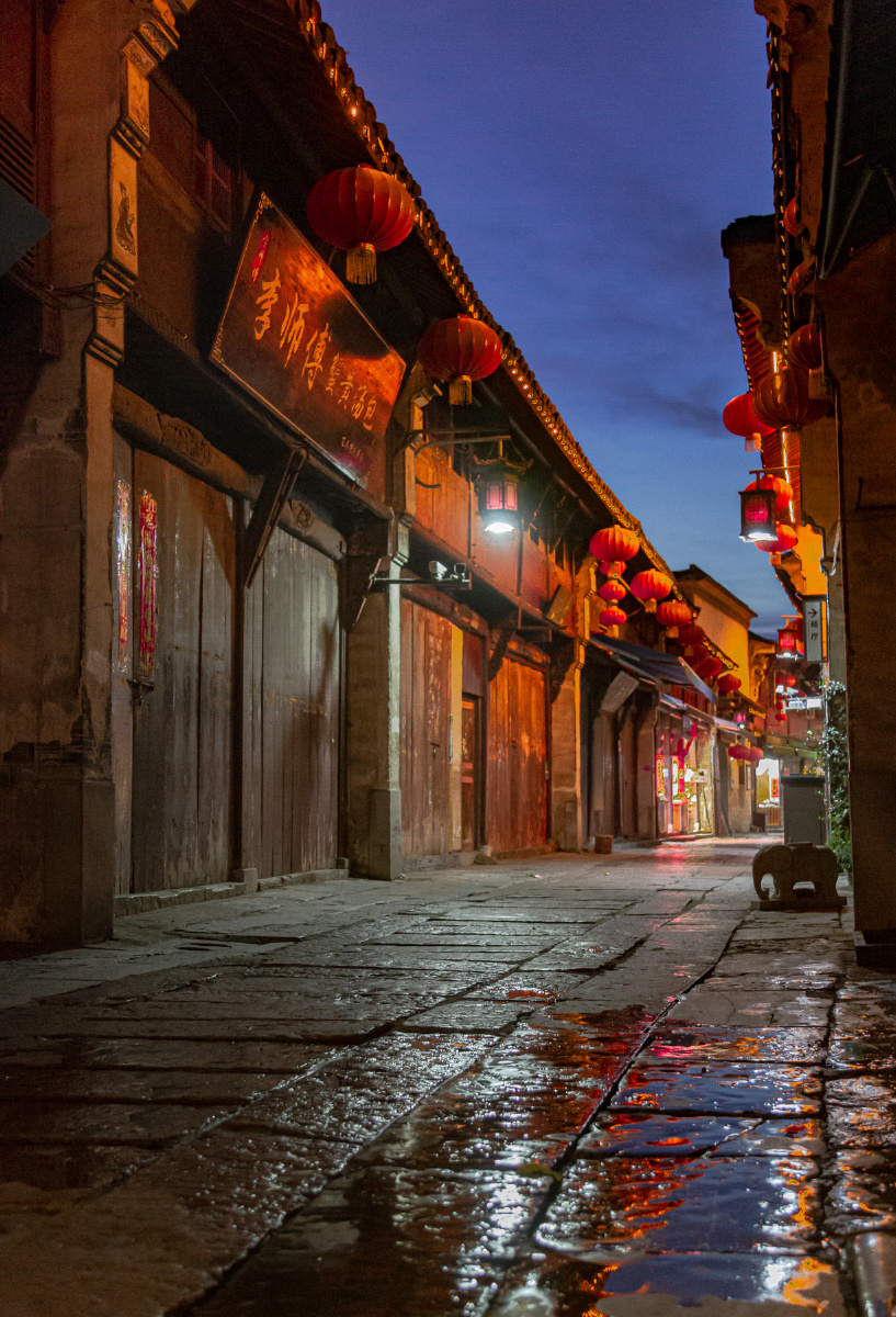 夏日夜晚的高淳老街游客都散去了