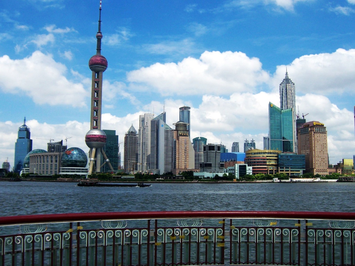 2006年的上海外滩陆家嘴延安路高架里弄老房子