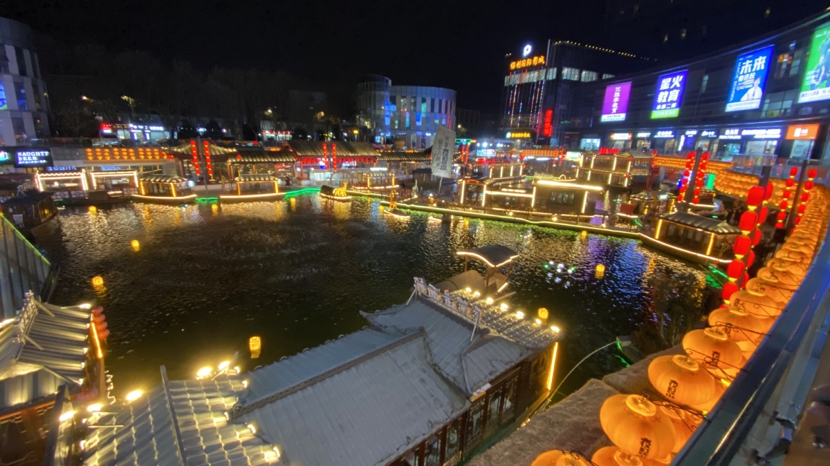 昆山百盛夜市水上集市夜景璀璨