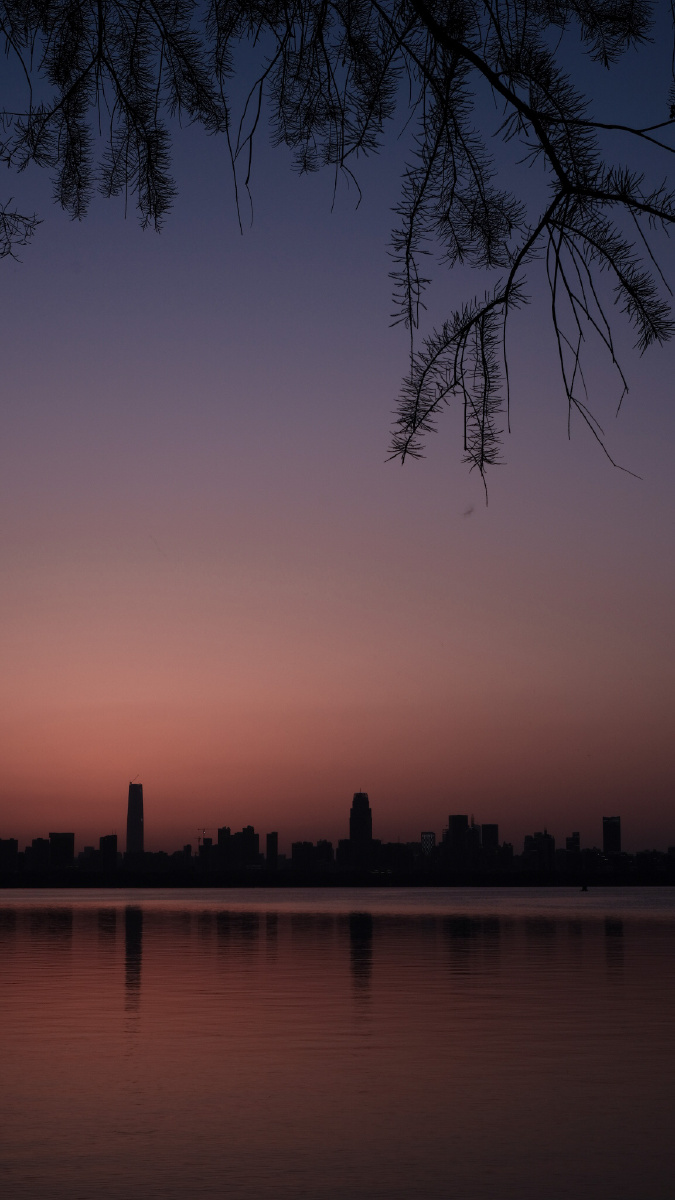 傍晚轻抚的微风和落日黄昏晓