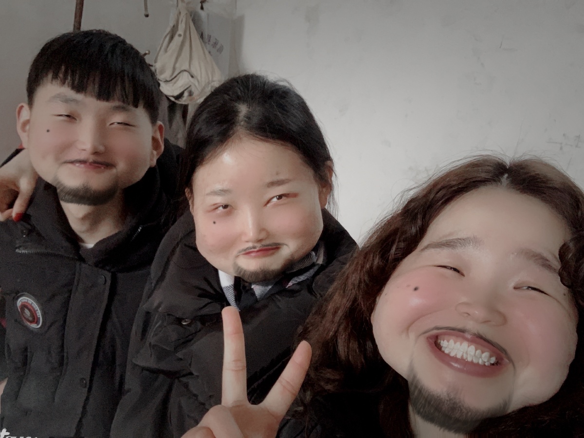 三个搞笑的小胖孩