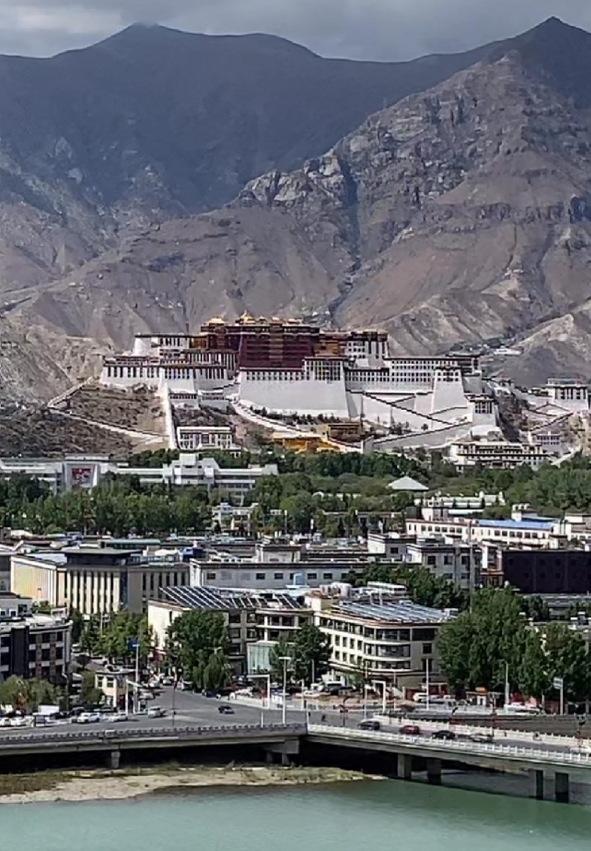 布达拉宫远景 拉萨 西藏 - 泥土686 - 图虫