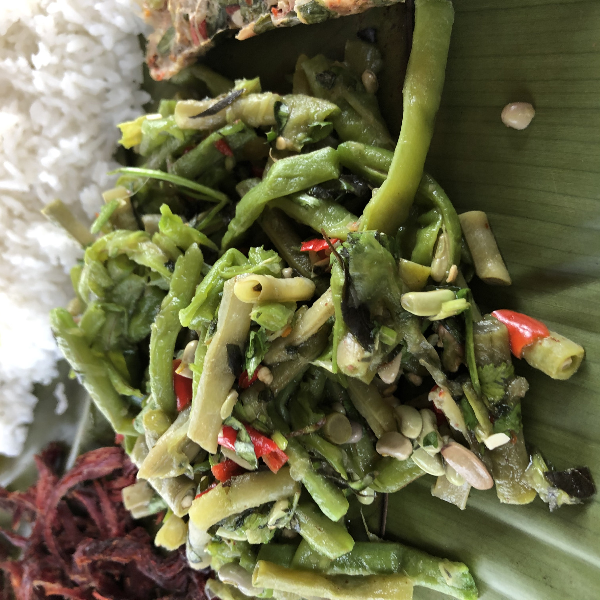 云南少数民族景颇族的绿叶宴景颇文化景颇美食