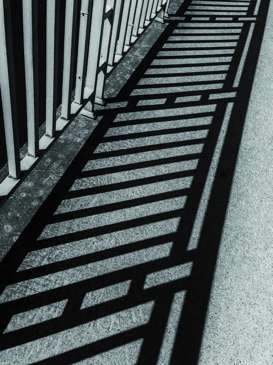 影路杆倒影身边钢铁#台阶抽象直线透视图#路边#路面铁还没有人打赏,快