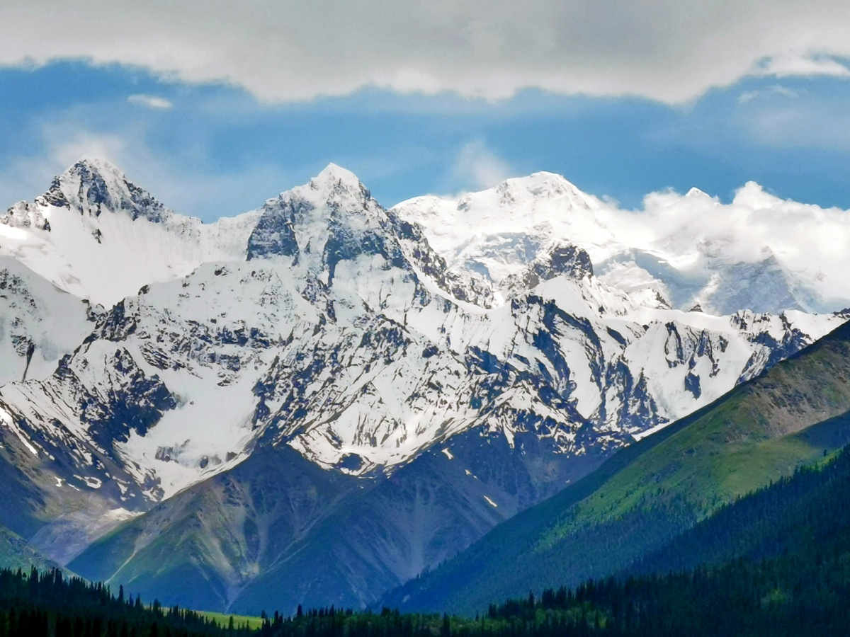 昭苏夏塔木扎特冰川