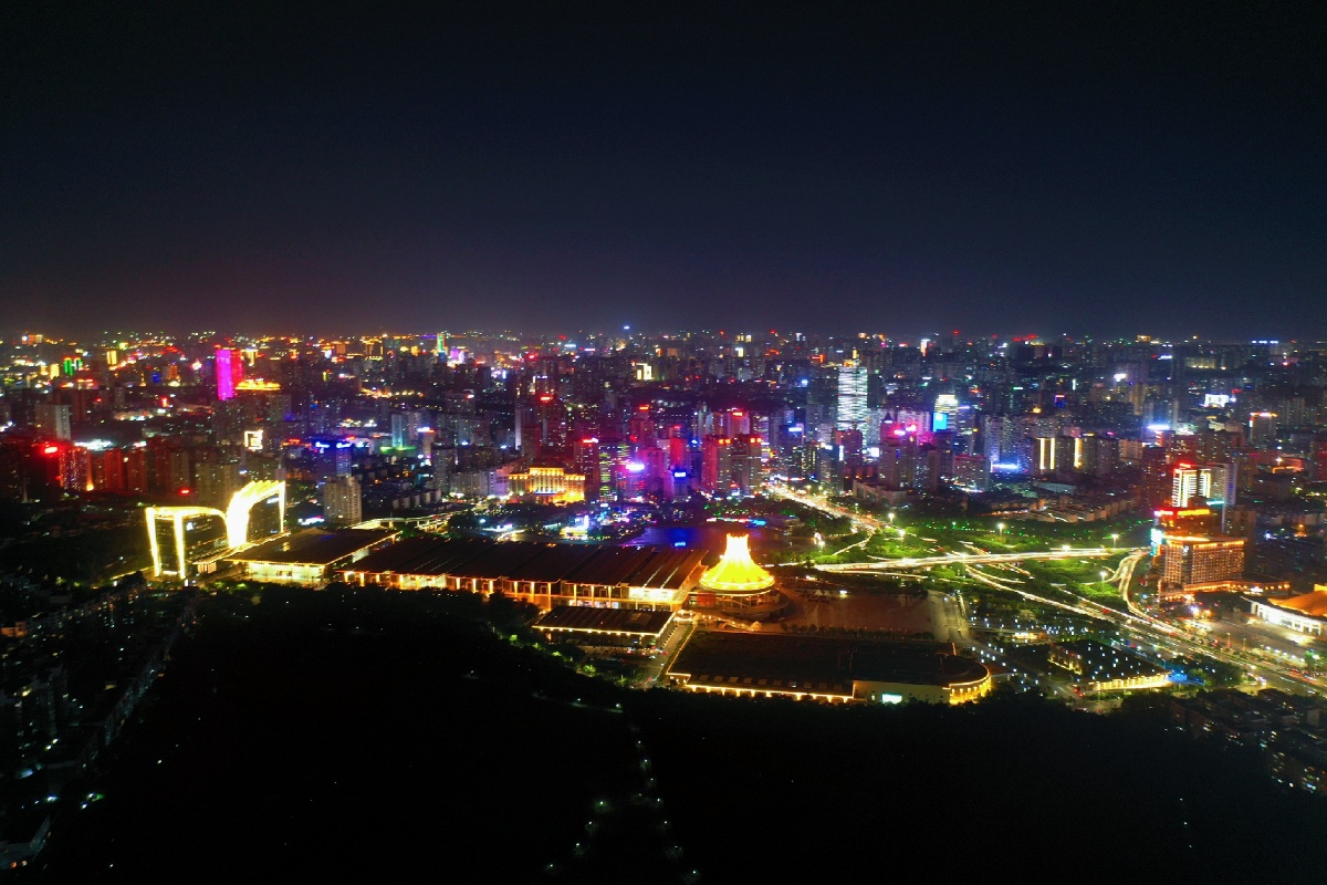 广西南宁市东盟商务区区夜景太美了