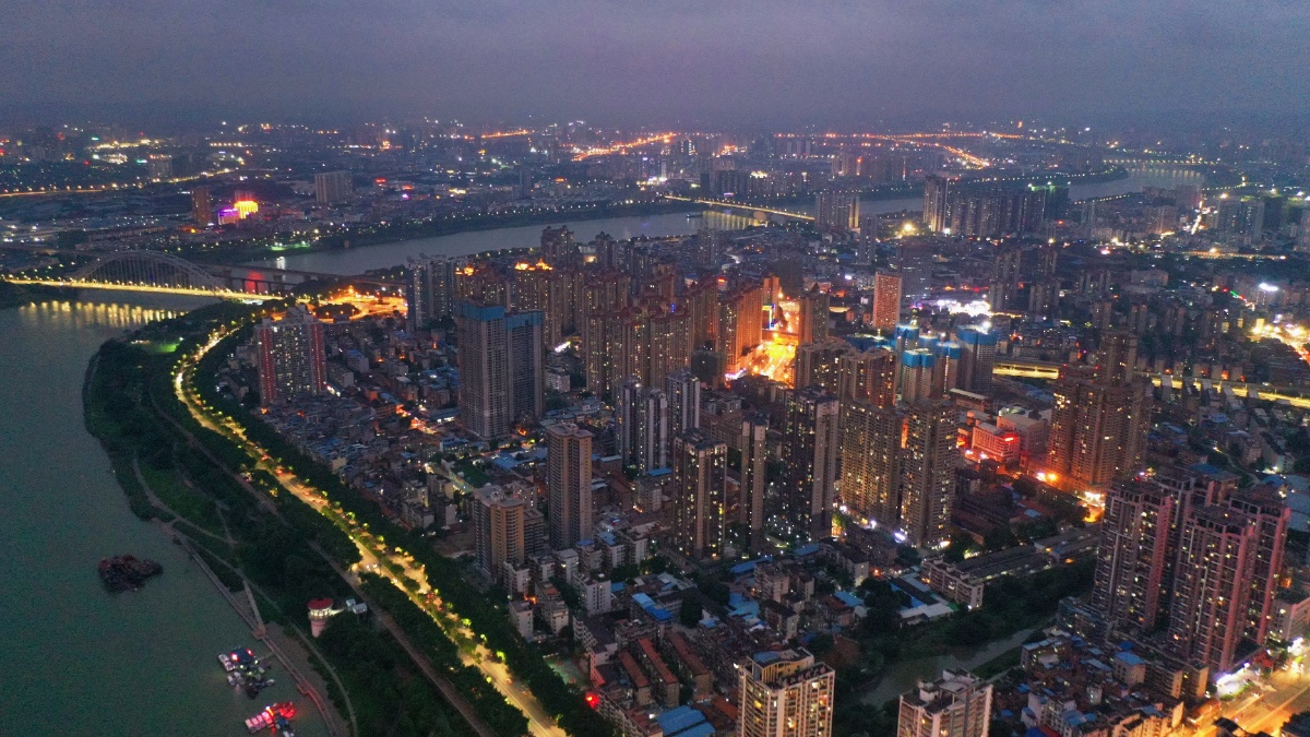 广西南宁西乡塘区风景优美高楼林立房价也不亚于北上广深