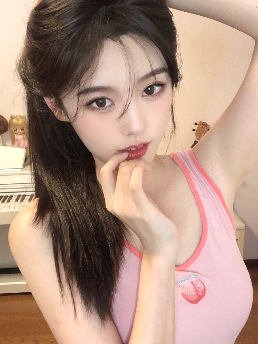 有谁能拒绝纯欲系妹妹呢好像找到了这种风格的精髓身材性感但脸要纯