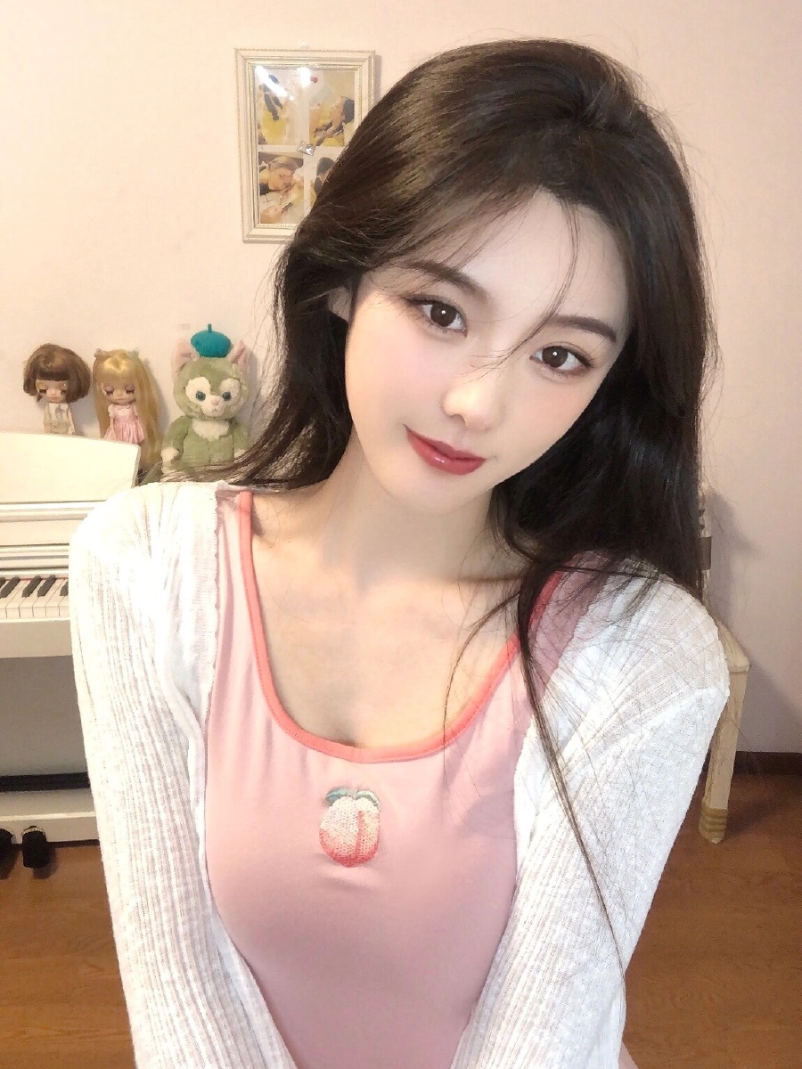 有谁能拒绝纯欲系妹妹呢好像找到了这种风格的精髓身材性感但脸要纯